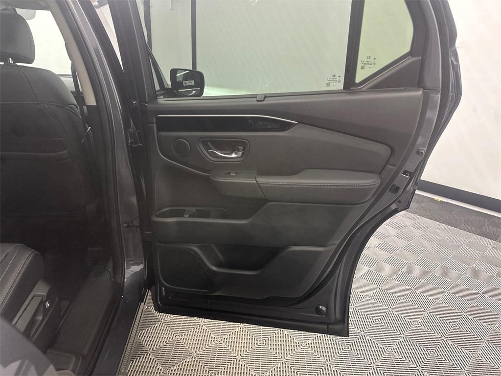 new 2025 Honda Pilot car, priced at $51,825