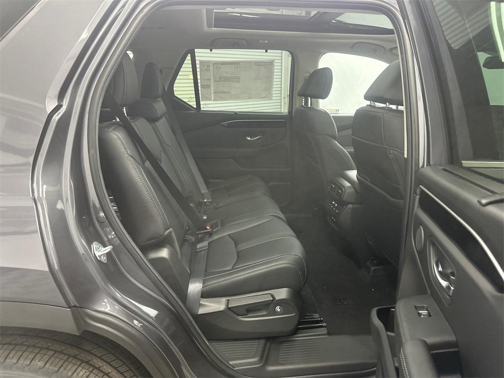 new 2025 Honda Pilot car, priced at $51,825