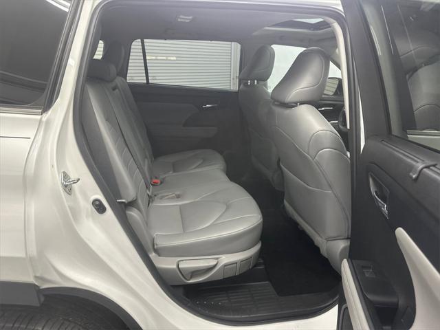 used 2022 Toyota Highlander car, priced at $37,187