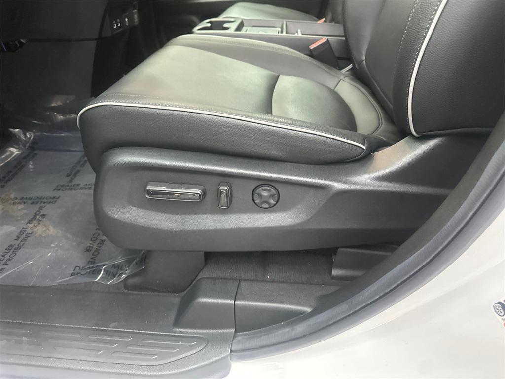 used 2025 Honda Odyssey car, priced at $43,999