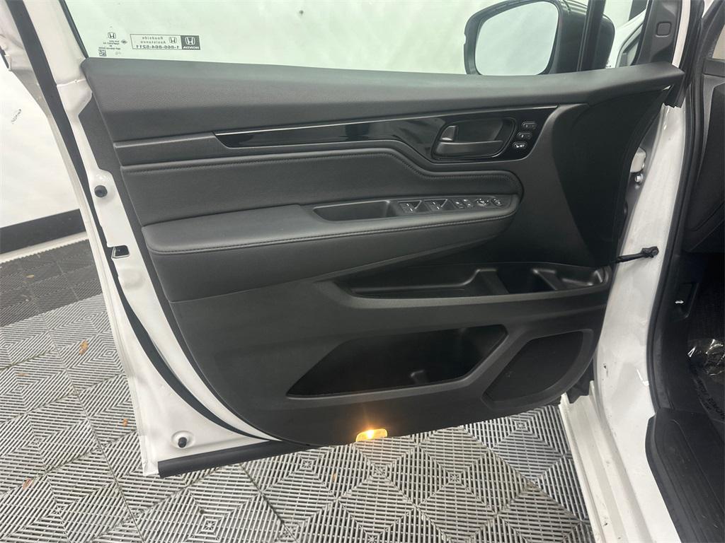 used 2025 Honda Odyssey car, priced at $43,999