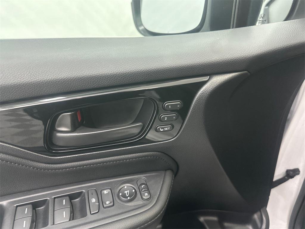 used 2025 Honda Odyssey car, priced at $43,999