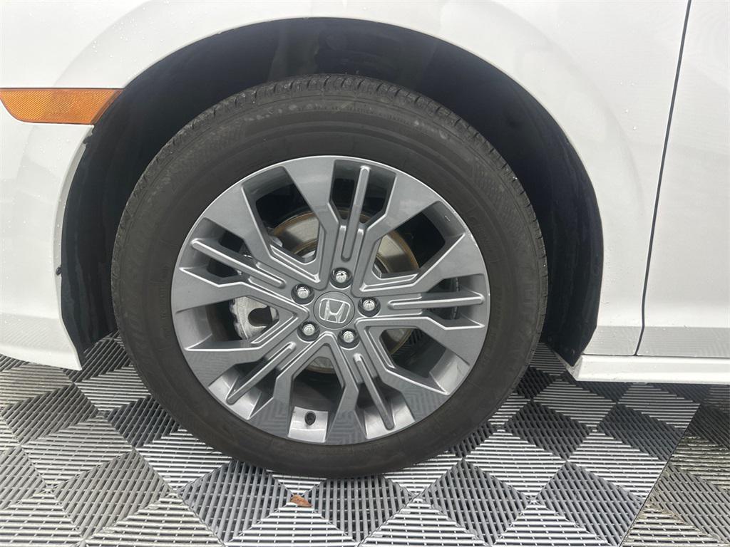 used 2025 Honda Odyssey car, priced at $43,999