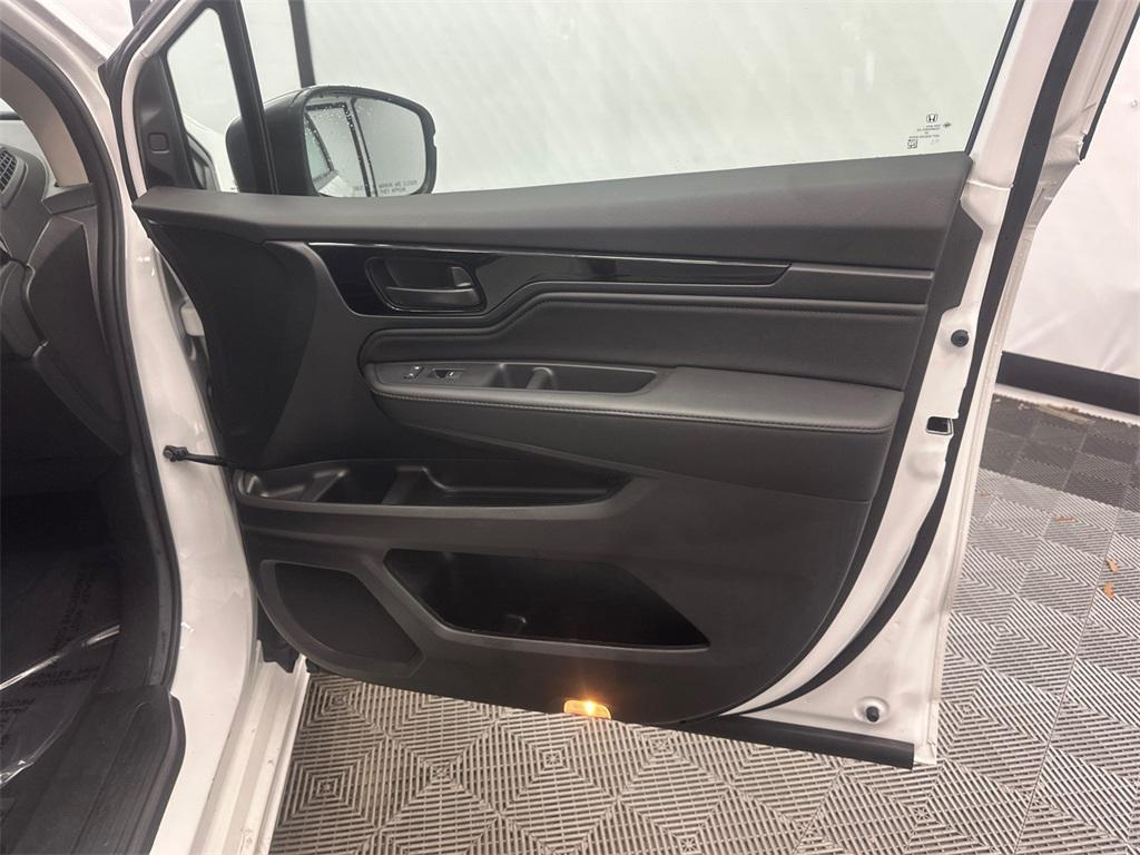 used 2025 Honda Odyssey car, priced at $43,999