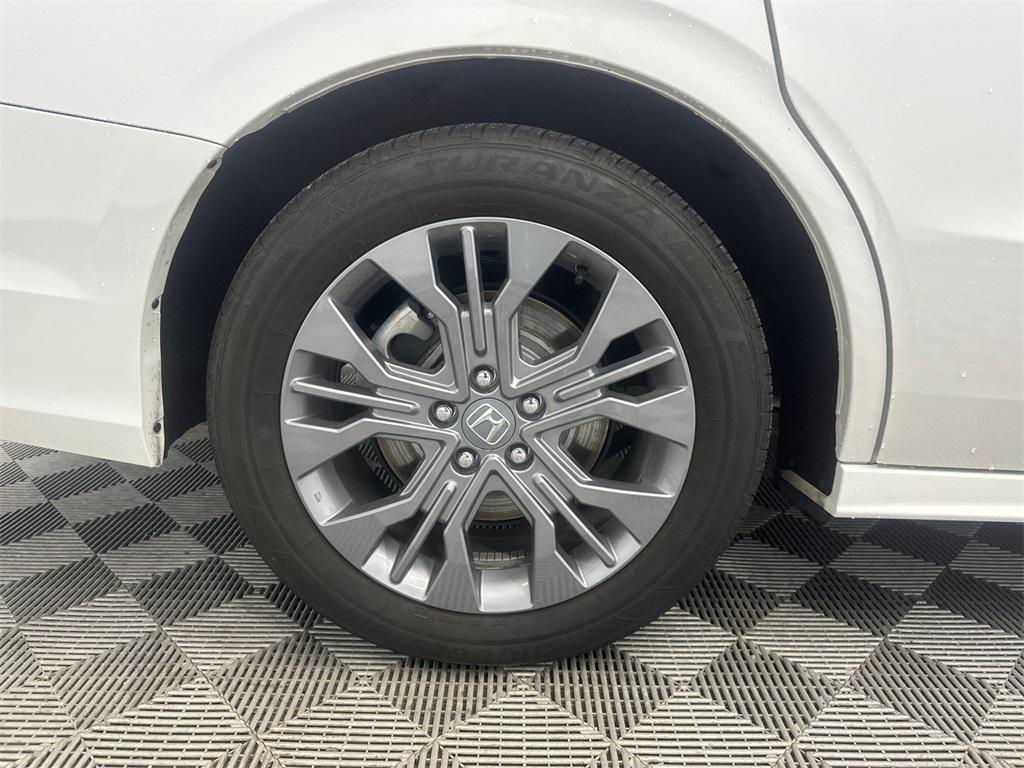used 2025 Honda Odyssey car, priced at $43,999