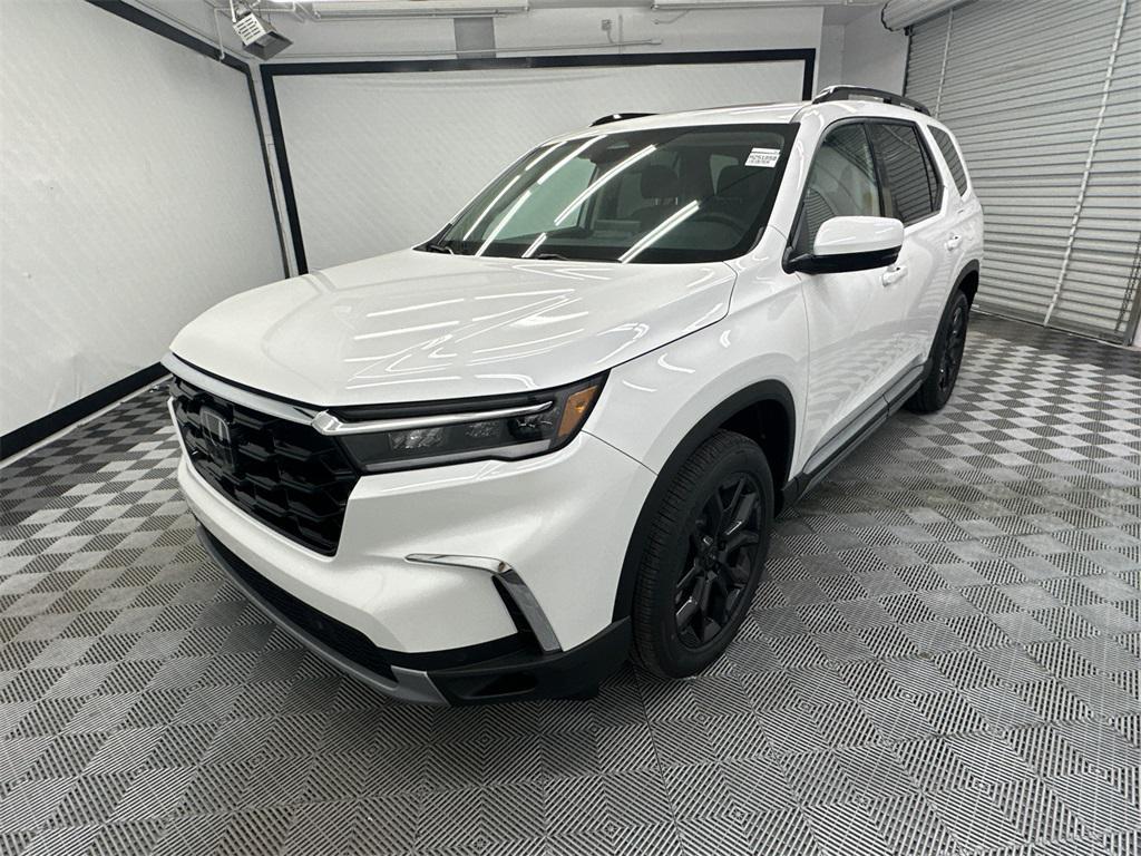 new 2025 Honda Pilot car, priced at $54,480