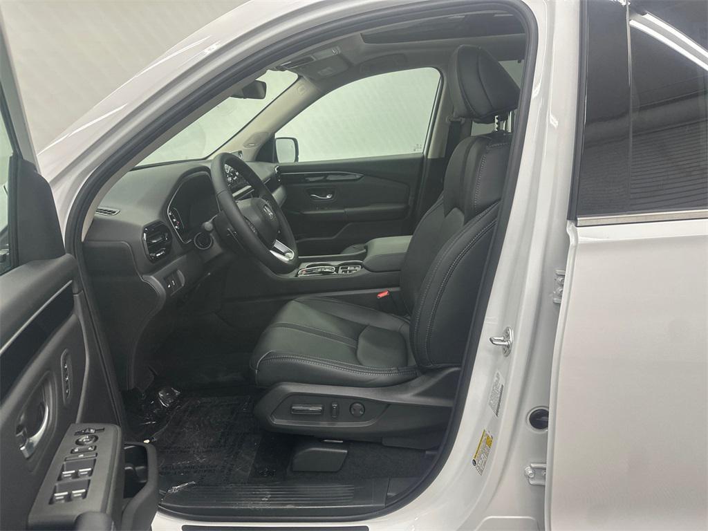 new 2025 Honda Pilot car, priced at $54,480