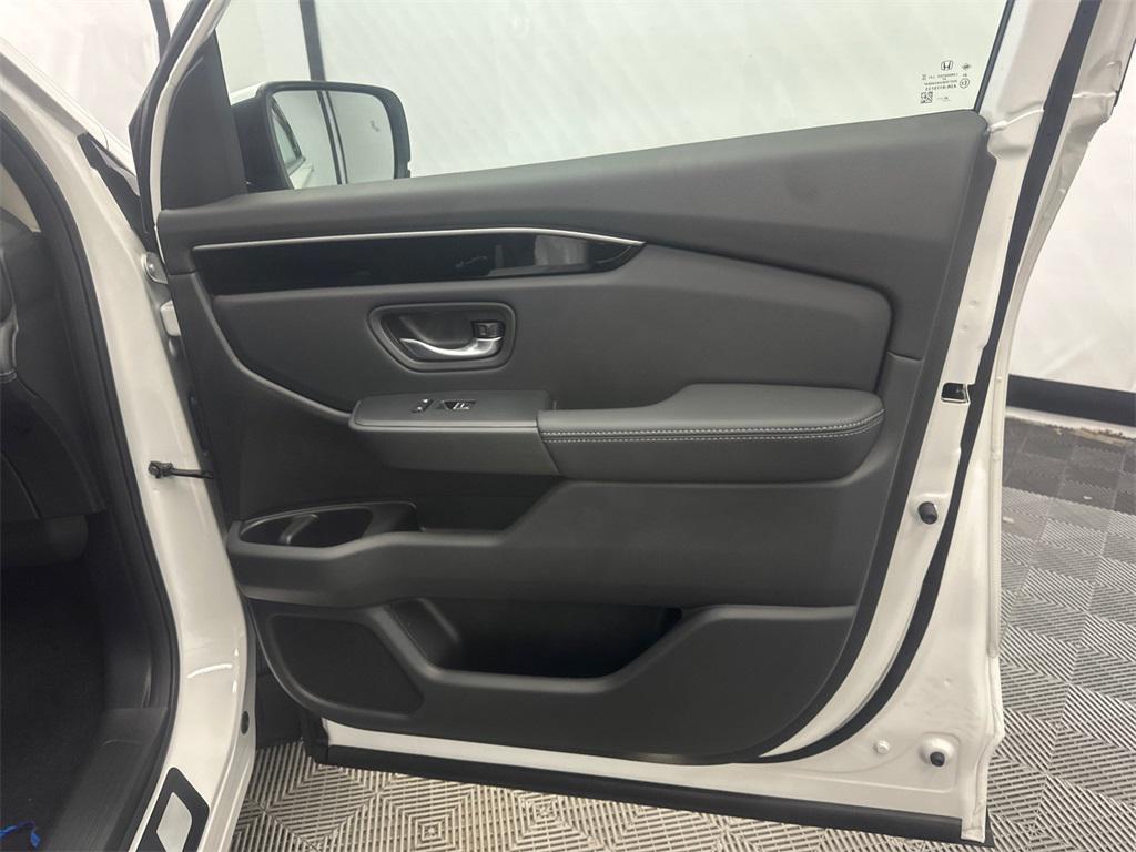 new 2025 Honda Pilot car, priced at $54,480