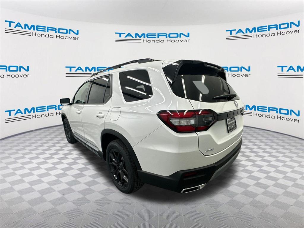 new 2025 Honda Pilot car, priced at $54,480