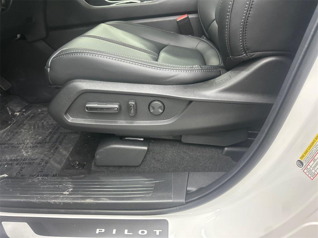 new 2025 Honda Pilot car, priced at $54,480