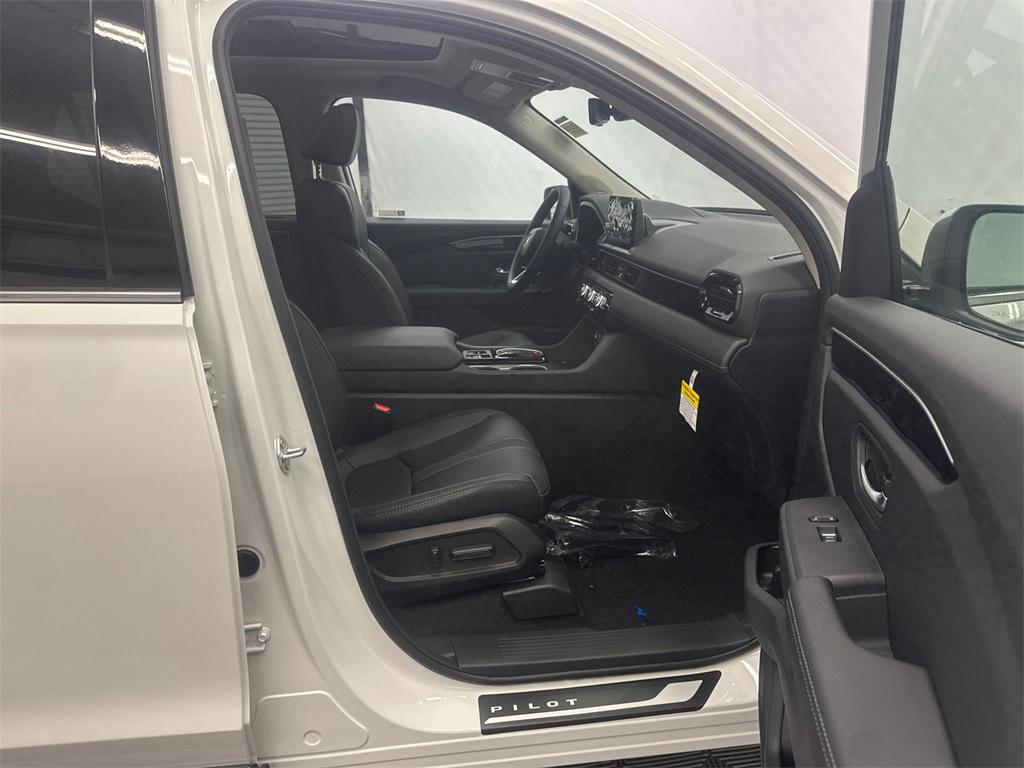 new 2025 Honda Pilot car, priced at $54,480
