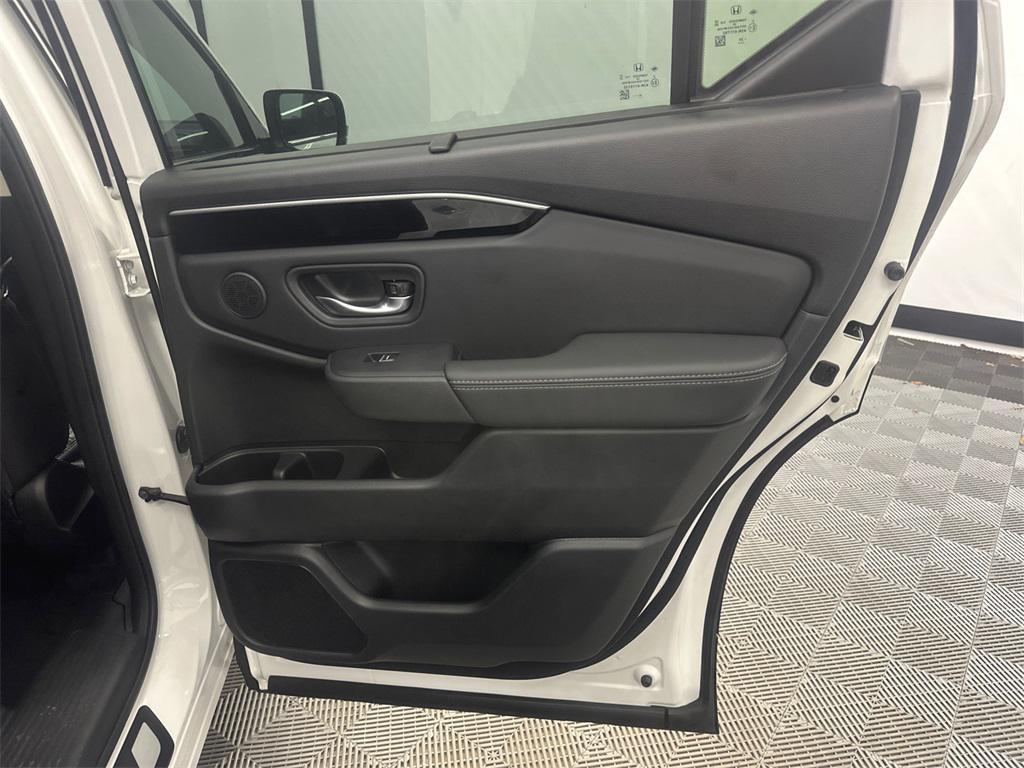 new 2025 Honda Pilot car, priced at $54,480