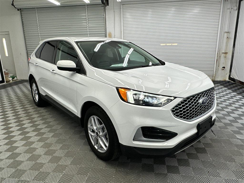 used 2024 Ford Edge car, priced at $18,999