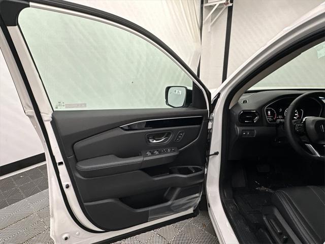 new 2025 Honda Pilot car, priced at $47,505