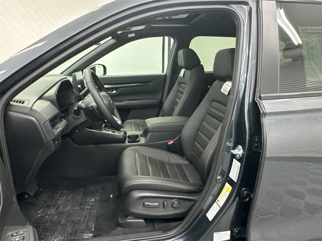 new 2026 Honda CR-V Hybrid car, priced at $40,175