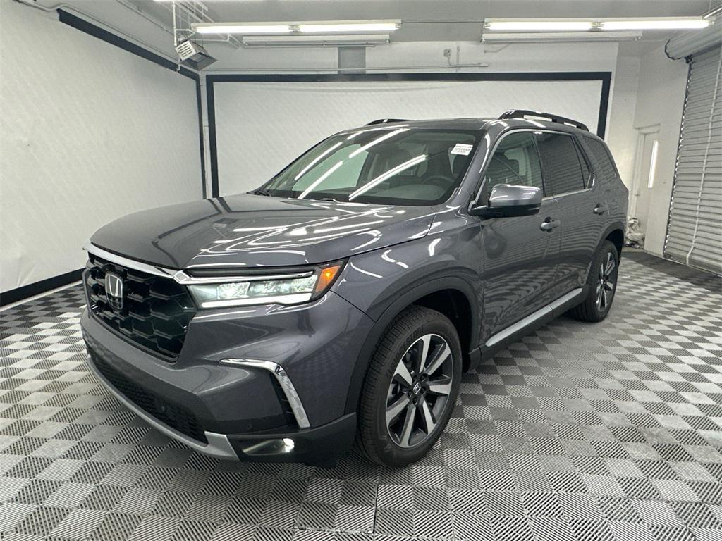 new 2025 Honda Pilot car, priced at $51,095