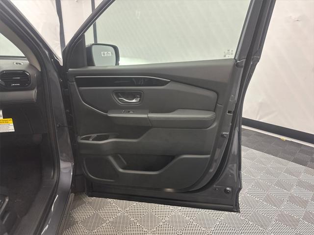 new 2025 Honda Pilot car, priced at $51,050