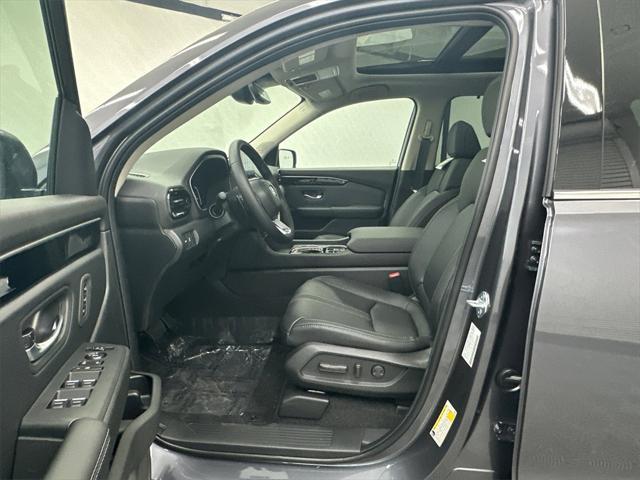 new 2025 Honda Pilot car, priced at $51,050