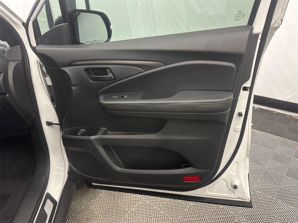 used 2025 Honda Ridgeline car, priced at $34,995