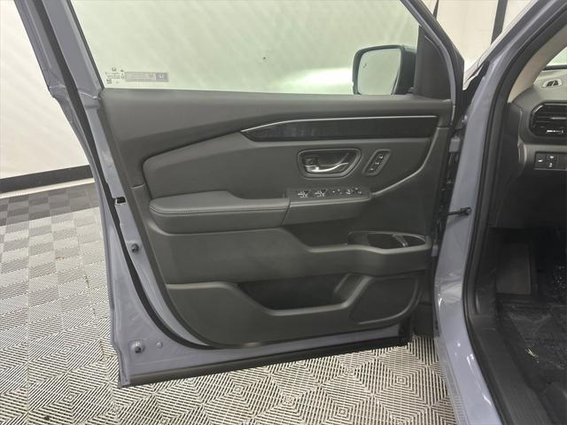 new 2025 Honda Pilot car, priced at $54,985