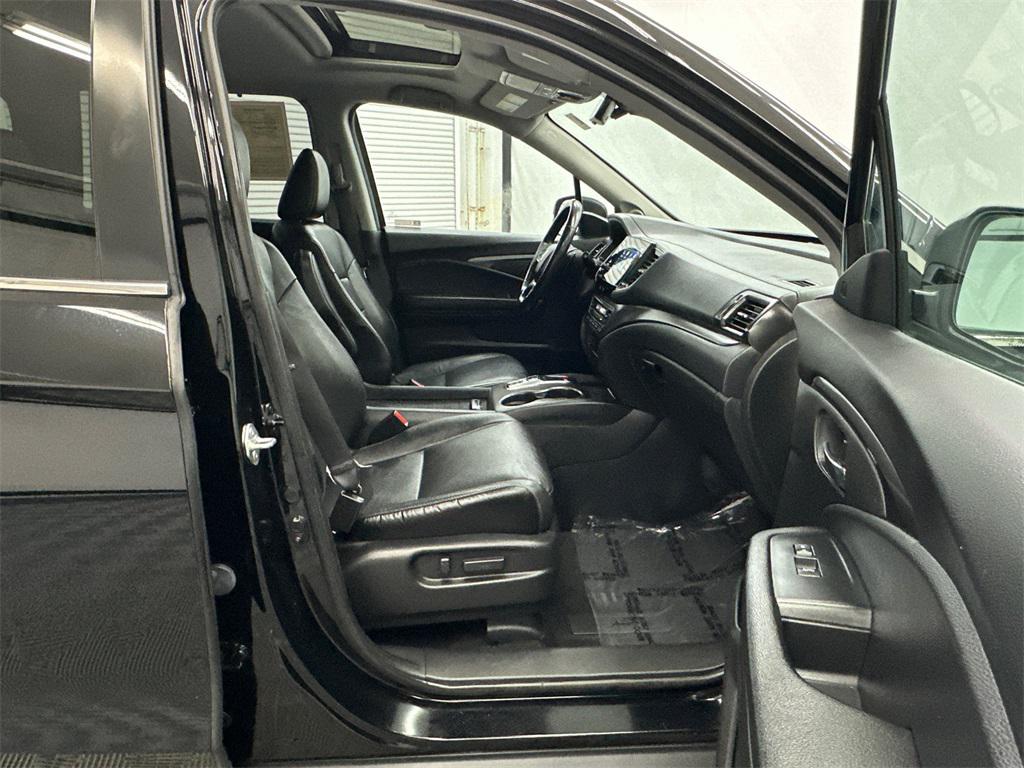 used 2022 Honda Pilot car, priced at $27,999