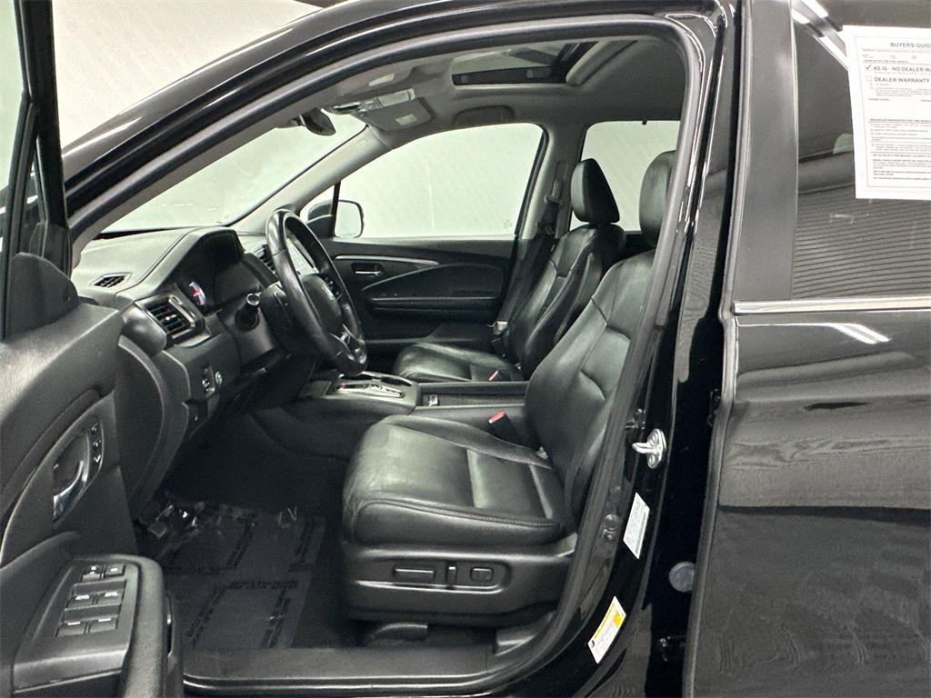 used 2022 Honda Pilot car, priced at $27,999