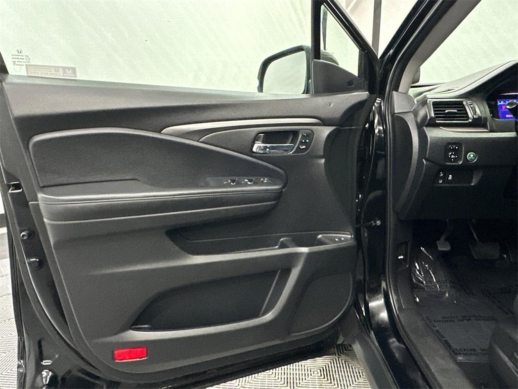 used 2022 Honda Pilot car, priced at $27,999