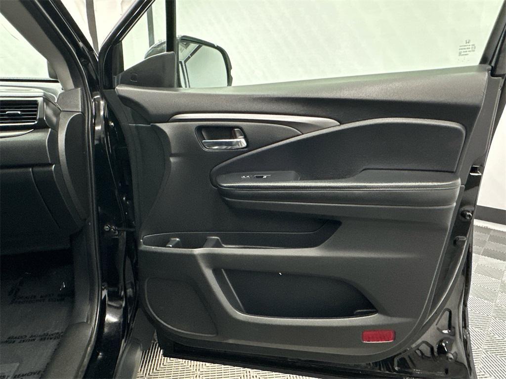 used 2022 Honda Pilot car, priced at $27,999