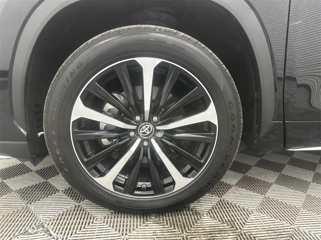 used 2021 Toyota Highlander car, priced at $30,379
