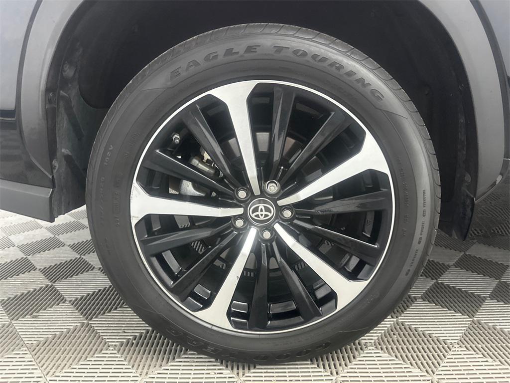 used 2021 Toyota Highlander car, priced at $30,379