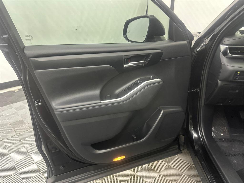used 2021 Toyota Highlander car, priced at $30,379