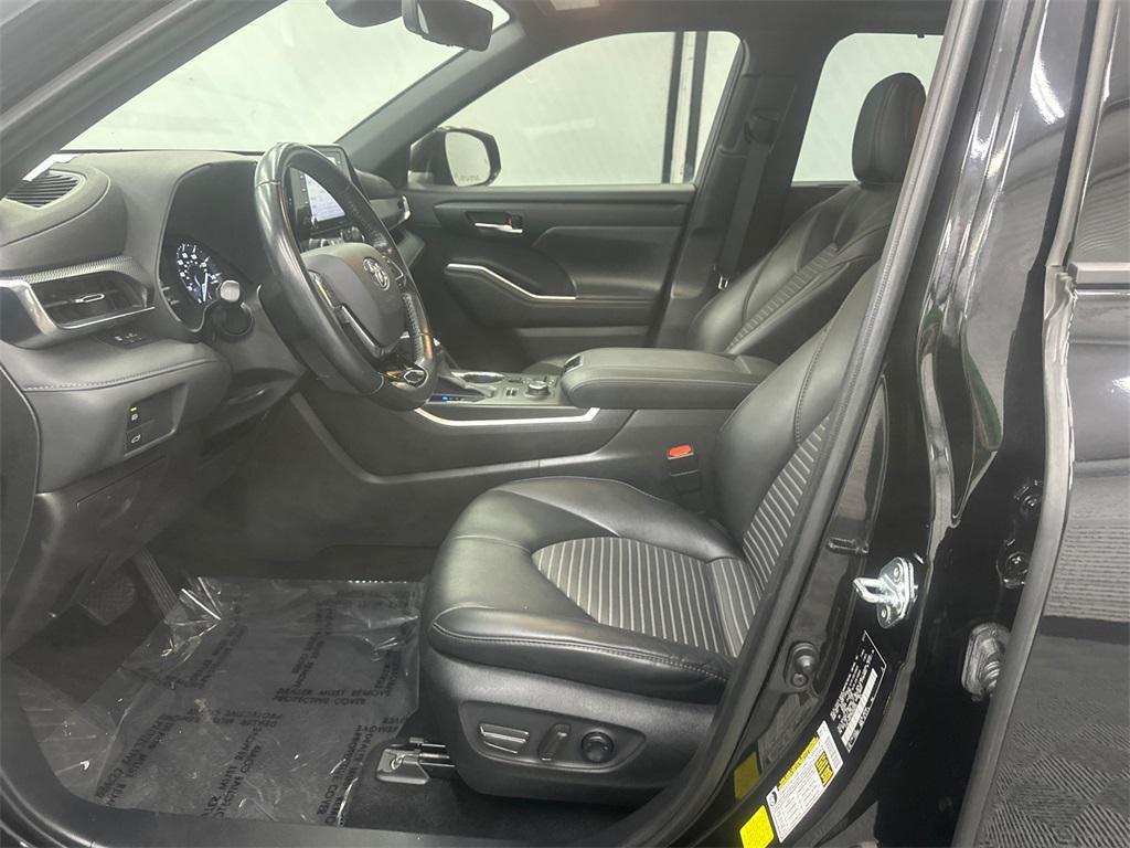 used 2021 Toyota Highlander car, priced at $30,379
