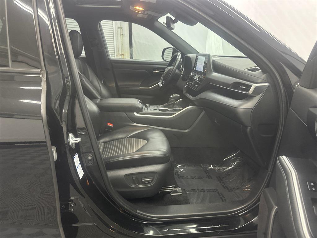 used 2021 Toyota Highlander car, priced at $30,379