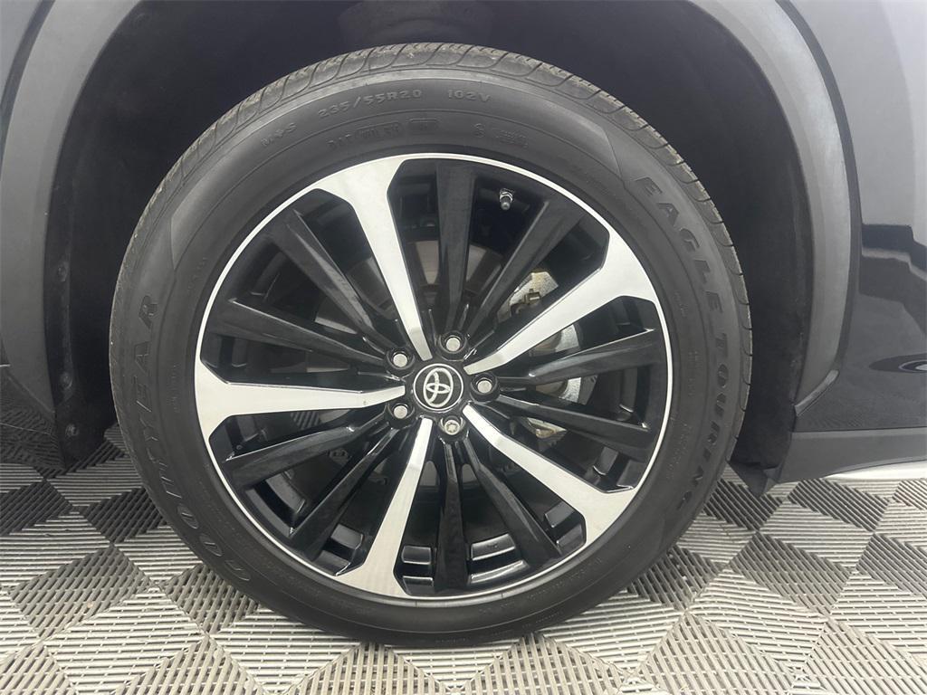 used 2021 Toyota Highlander car, priced at $30,379