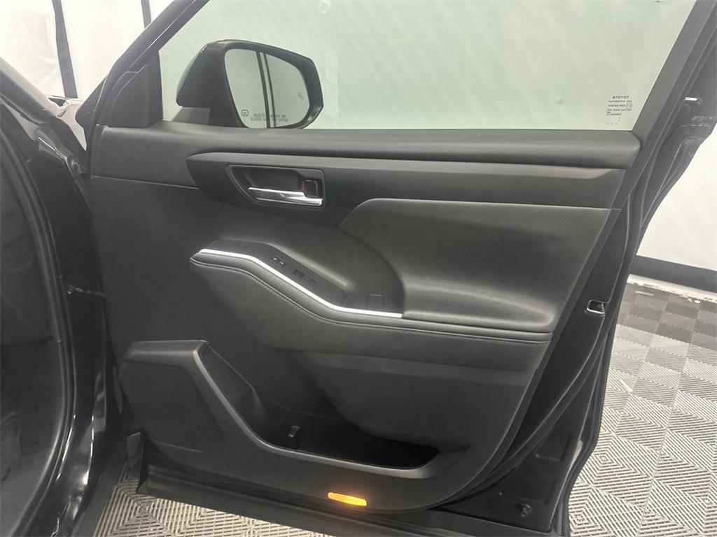 used 2021 Toyota Highlander car, priced at $30,379