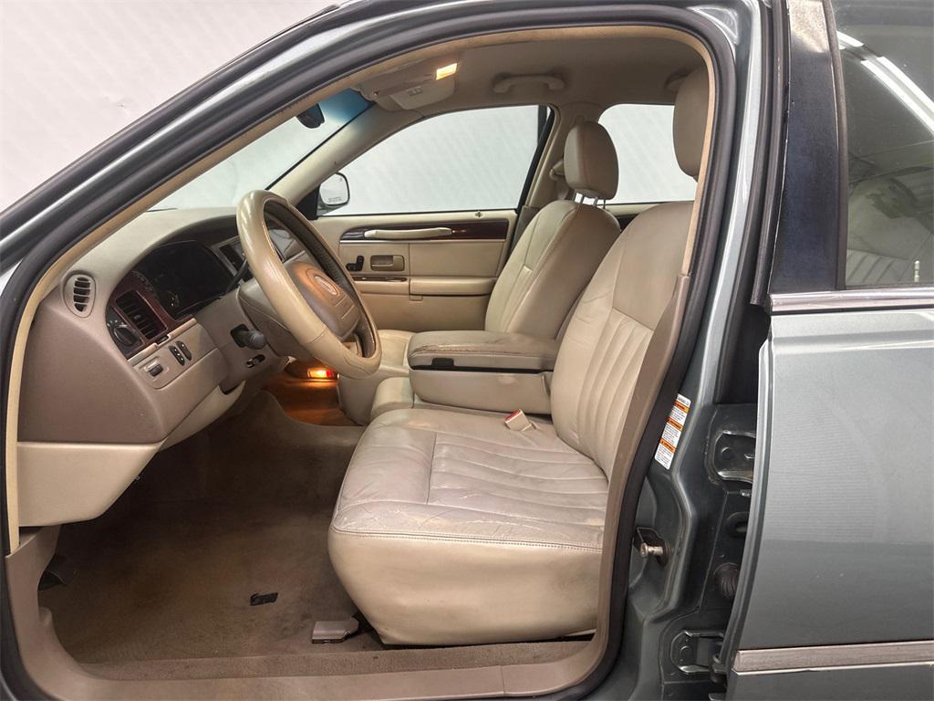 used 2004 Lincoln Town Car car, priced at $4,995