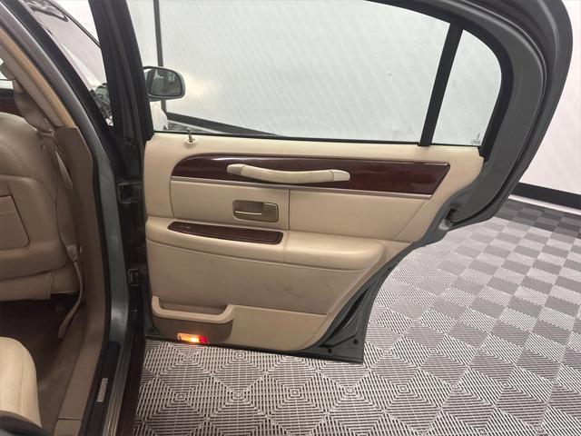 used 2004 Lincoln Town Car car, priced at $6,995