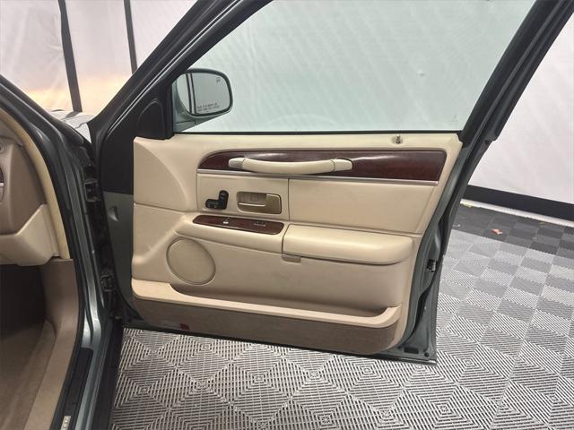 used 2004 Lincoln Town Car car, priced at $6,995