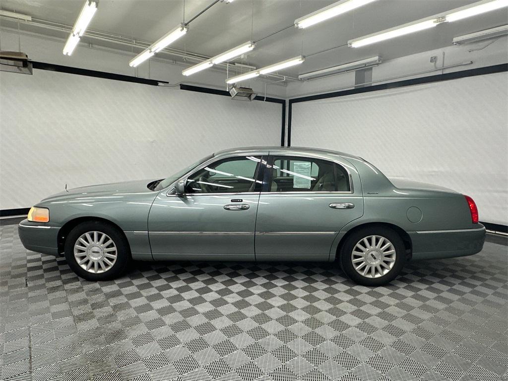 used 2004 Lincoln Town Car car, priced at $4,995