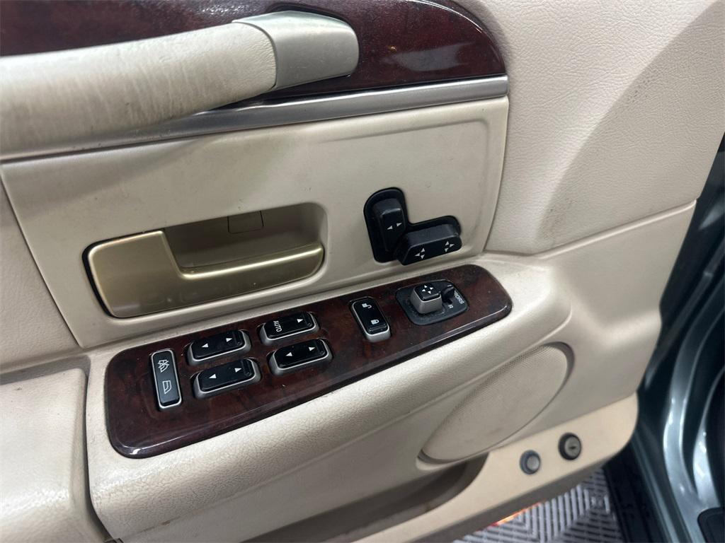 used 2004 Lincoln Town Car car, priced at $4,995