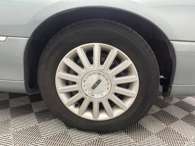 used 2004 Lincoln Town Car car, priced at $6,995