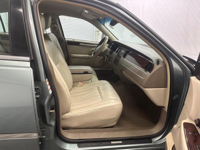used 2004 Lincoln Town Car car, priced at $6,995