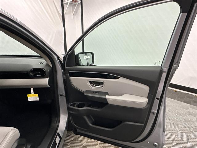 new 2025 Honda Pilot car, priced at $45,680