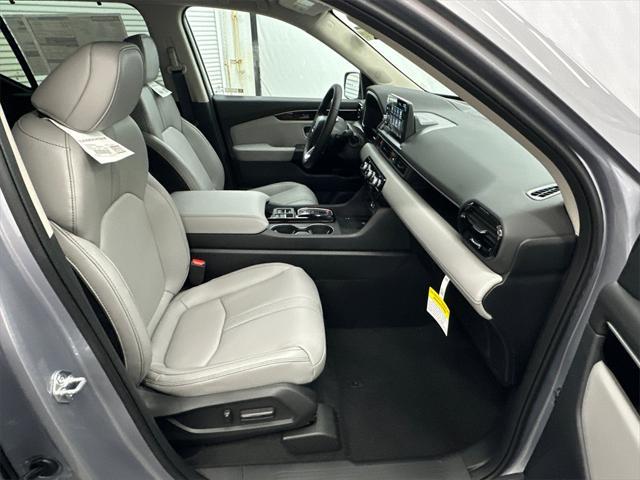new 2025 Honda Pilot car, priced at $45,680