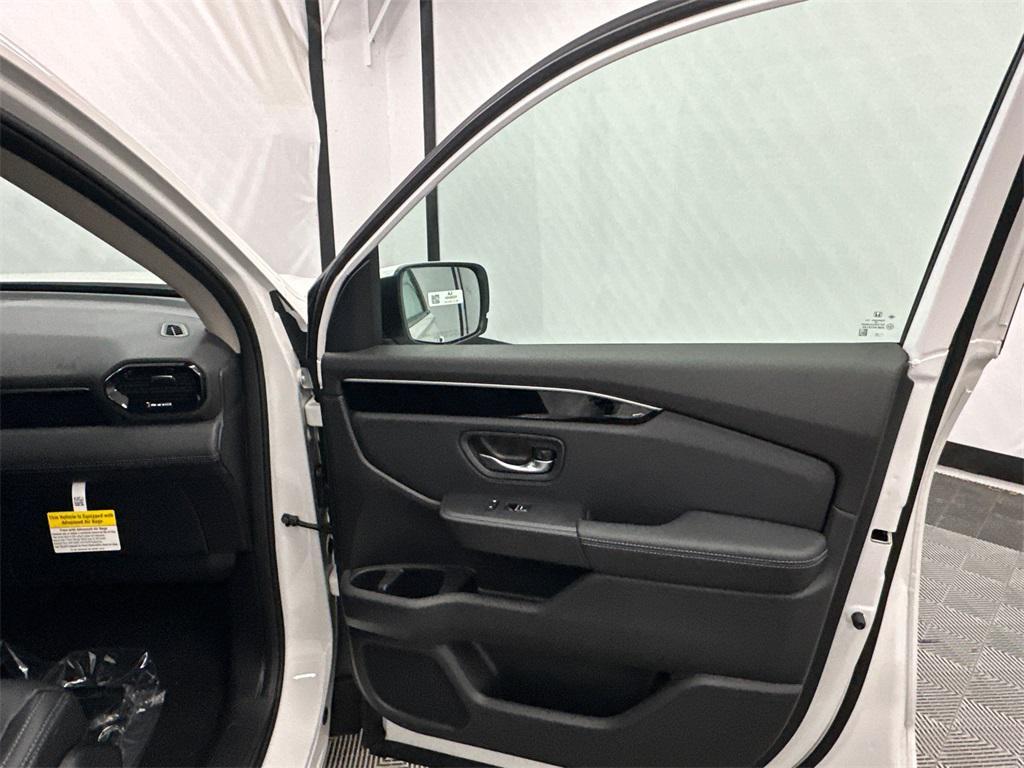 new 2025 Honda Pilot car, priced at $47,550