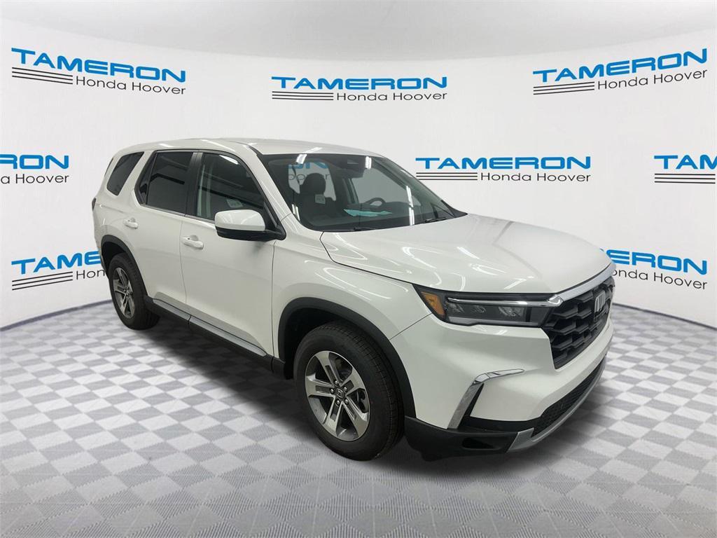 new 2025 Honda Pilot car, priced at $47,550