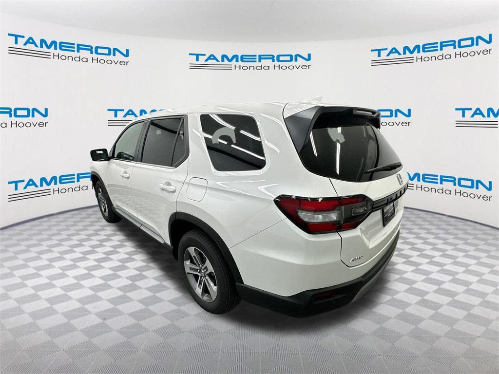 new 2025 Honda Pilot car, priced at $47,550