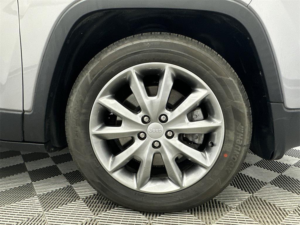 used 2018 Jeep Cherokee car, priced at $14,995