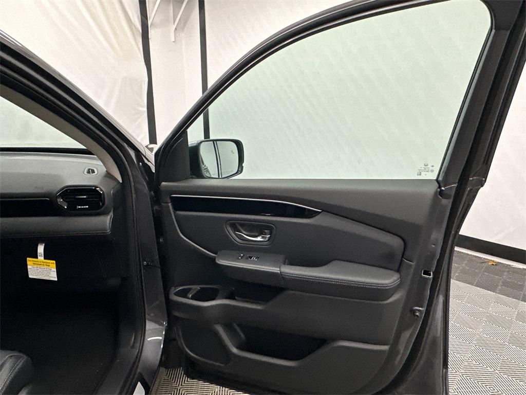 new 2025 Honda Pilot car, priced at $45,725