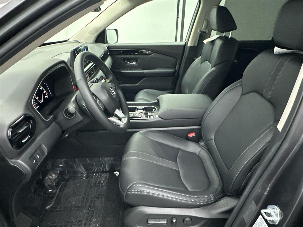 new 2025 Honda Pilot car, priced at $45,725